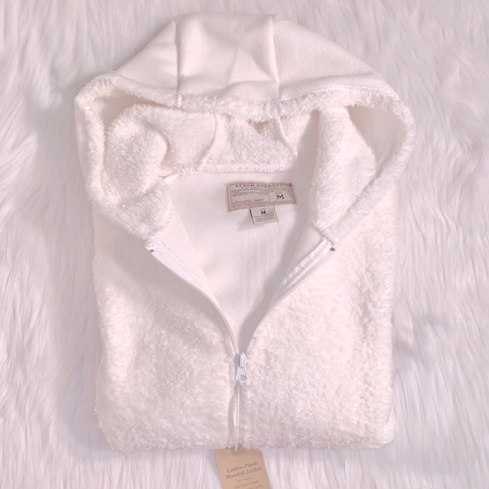 White plush jacket size medium NWT!!
